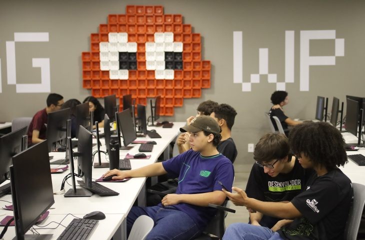 Estudantes de MS iniciam busca por estágios e sonham com carreira promissora com programa Voucher Desenvolvedor