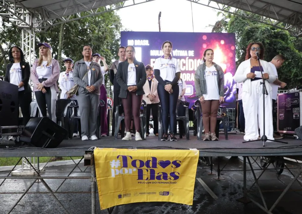 Mesmo com chuva, 3ª Caminhada #TodosPorElas mobiliza sociedade no combate ao feminicídio em MS