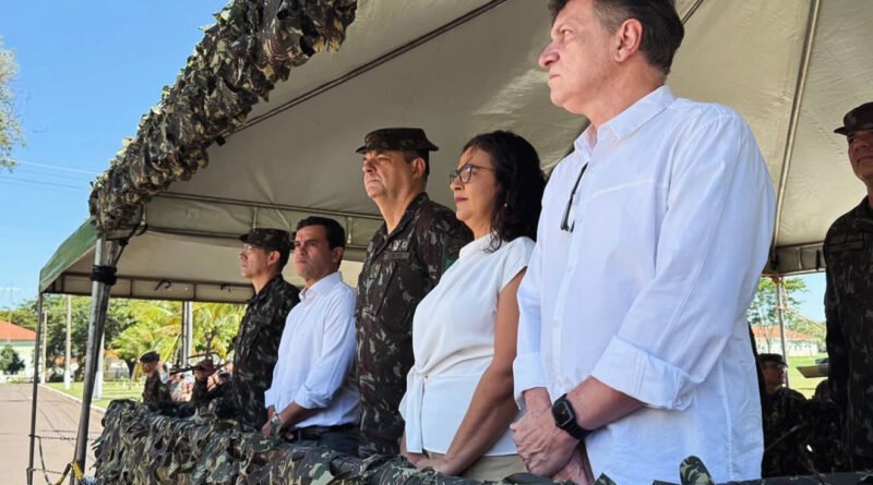 Gleice Jane acompanha formatura da primeira turma do Serviço Militar Inicial Feminino no CMO
