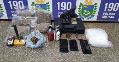 PM apreende pistola granadas de efeito moral e drogas durante Operação Saturação em Ponta Porã