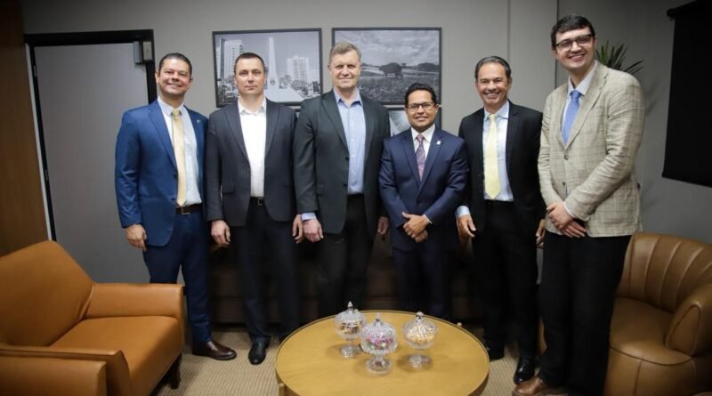 Câmara de Campo Grande recebe comitiva da Ucrânia e avança em cooperação ambiental durante a COP-15