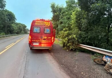 Mulher morre após cair de ribanceira em acidente com moto na BR-262