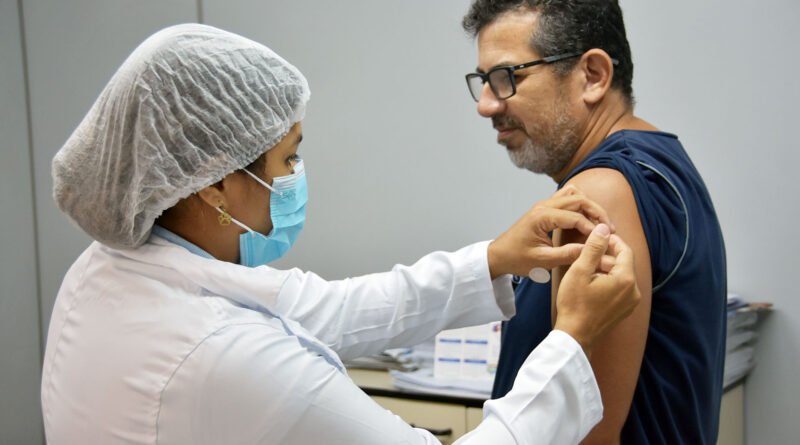 Sesi inicia vacinação contra gripe para 18 mil trabalhadores da indústria em MS