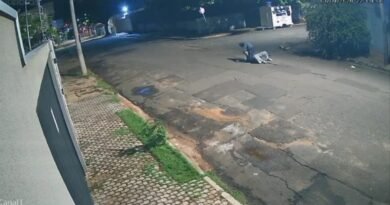 Homem arma emboscada e esfaqueia ex-mulher em Campo Grande veja vídeo